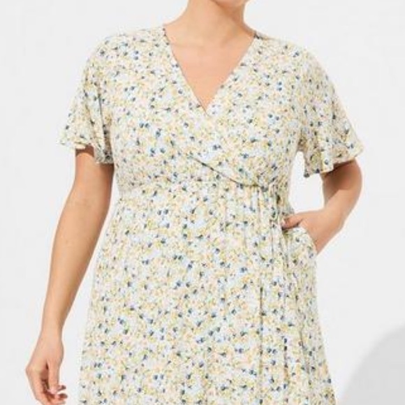 NWT- Torrid Size: 2 Maxi Rayon Slub Surplice Wrap Dress - Picture 5 of 6